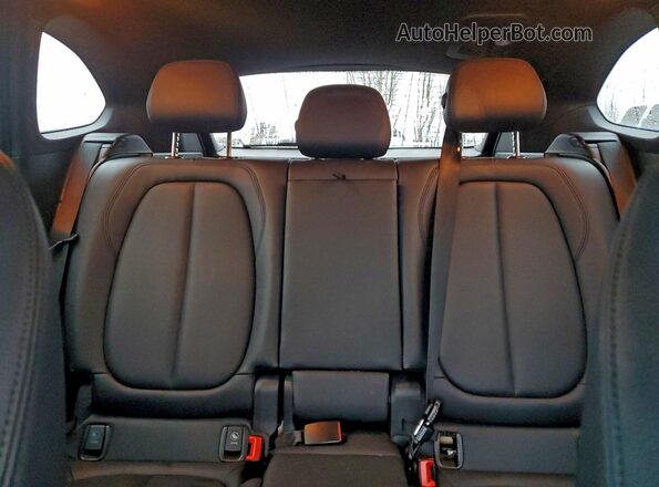 WBXHT3C37H5F74147 2017 BMW X1 Gray Вид задніх сидінь