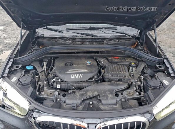 WBXHT3C37H5F74147 2017 BMW X1 Gray Вид підкапотного простору