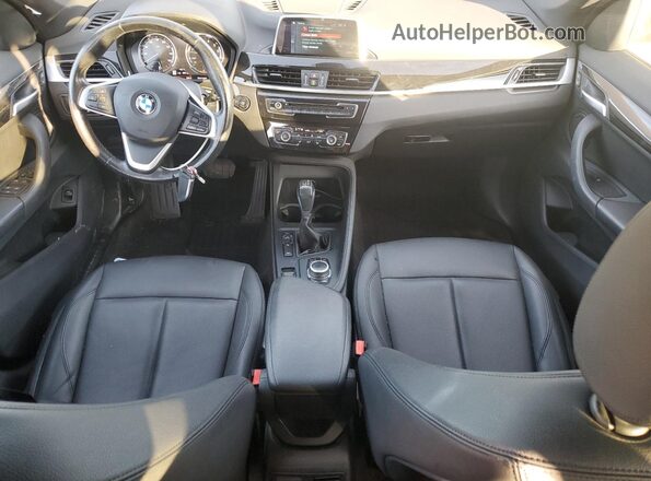 WBXHT3C51K5L38437 2019 BMW X1 Gray Առջևի վահանակի տեսք