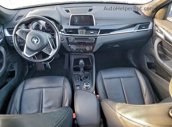 WBXHT3C53K3H37011 2019 BMW X1 White Вид панелі приладів