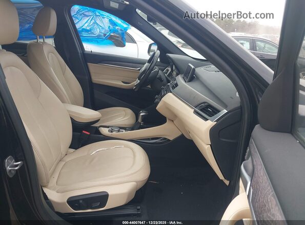 WBXHT3Z39G4A51238 2016 BMW X1 Black Widok wnętrza z przodu