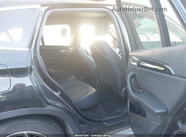 WBXHU7C37J3F04637 2018 BMW X1 Black 