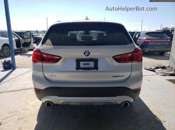 WBXJG7C01M5S02586 2021 BMW X1 White Vista trasera