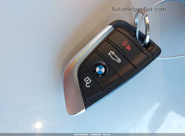 WBXJG7C04M5S14702 2021 BMW X1 White წინა პანელის ხედი