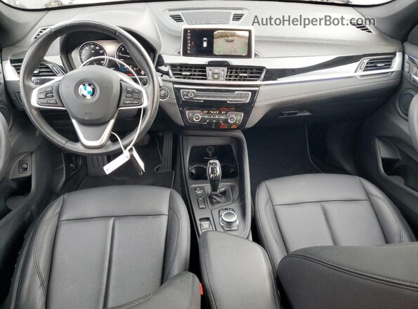 WBXJG7C06M5S74853 2021 BMW X1 Black Vista del salpicadero