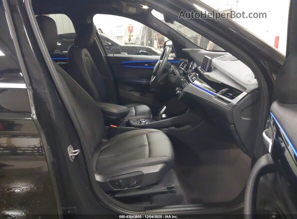 WBXJG7C09L5R43664 2020 BMW X1 Black Вид салону спереду