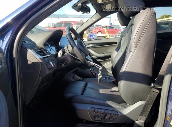 WBXJG9C01L5P22572 2020 BMW X1 Синий Вид салона спереди