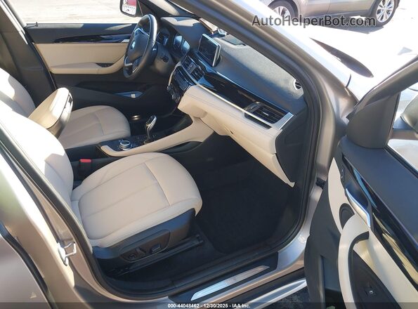 WBXJG9C01M5T52161 2021 BMW X1 Серый Вид салона спереди