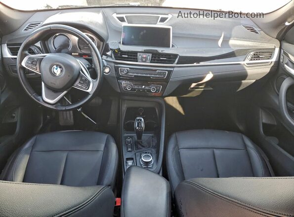 WBXJG9C01M5U07269 2021 BMW X1 Silver Vista del salpicadero