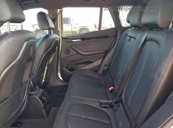 WBXJG9C01M5U07269 2021 BMW X1 Silver Vista de los asientos traseros
