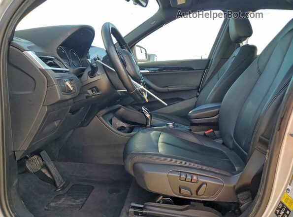 WBXJG9C01M5U07269 2021 BMW X1 Silver Vista interior delantera