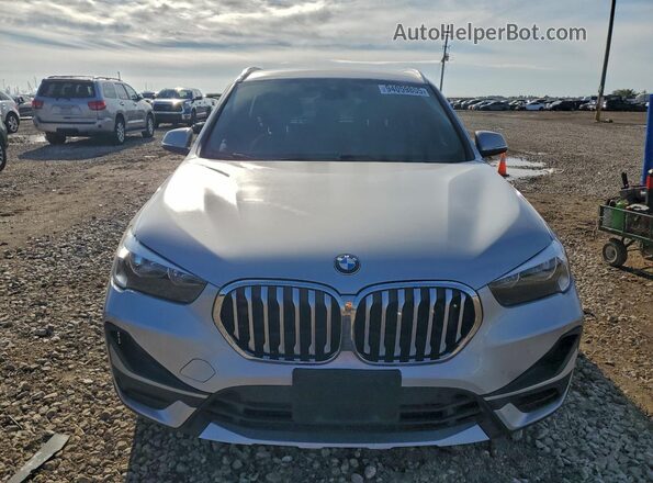 WBXJG9C01M5U07269 2021 BMW X1 Silver Vista frontal