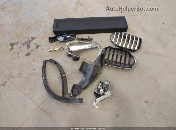 WBXJG9C01N5V23783 2022 BMW X1 Gray Instrument cluster view