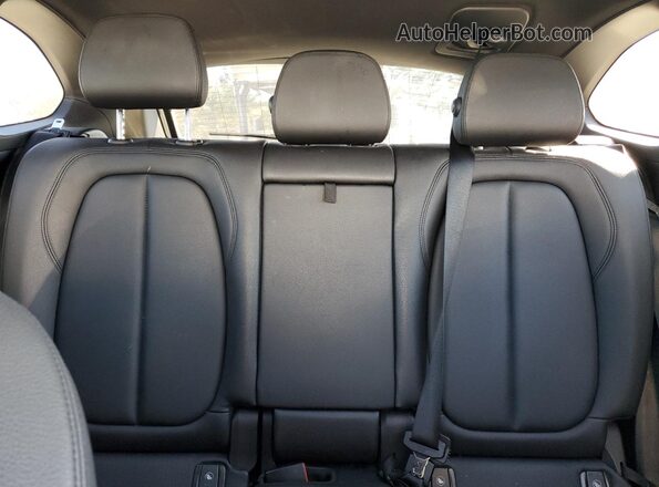 WBXJG9C06L3L77356 2020 BMW X1 White Widok tylnych siedzeń
