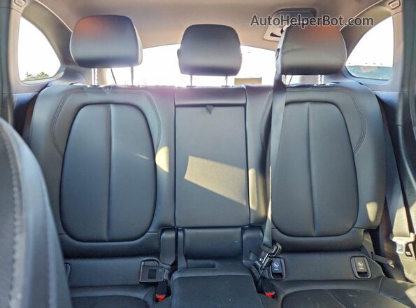 WBXJG9C06L5P54112 2020 BMW X1 White Widok tylnych siedzeń