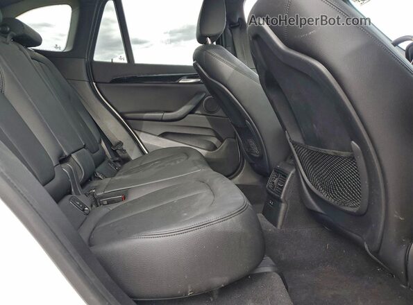 WBXJG9C06M5T42905 2021 BMW X1 Белый Вид задней части салона