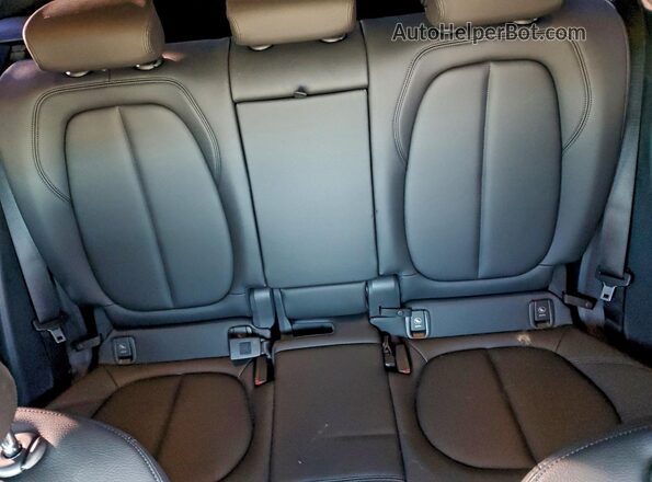 WBXJG9C08M5U05924 2021 BMW X1 White Հետևի նստատեղերի տեսք