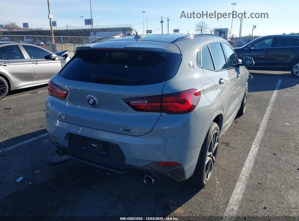WBXYH9C01P5V56989 2023 BMW X2 Gray Trasero derecho