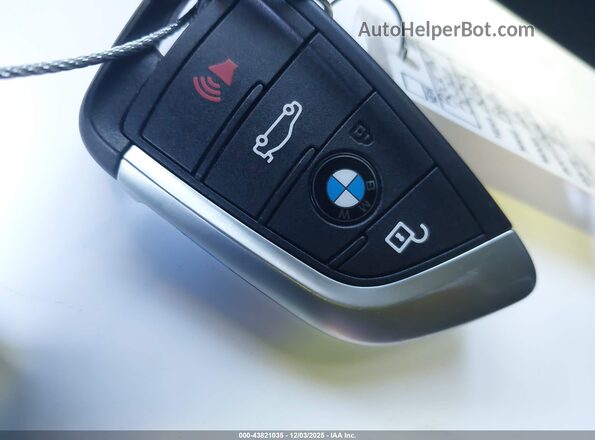 WBXYH9C01P5V56989 2023 BMW X2 Gray Vista del salpicadero