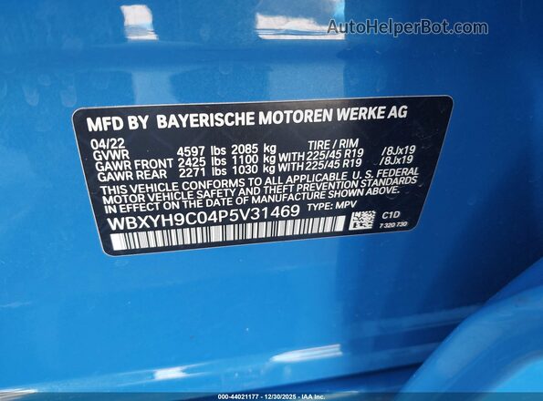 WBXYH9C04P5V31469 2023 BMW X2 Blue Vista del compartimento del motor