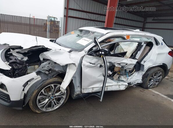 WBXYJ1C01N5U78605 2022 BMW X2 White Front view