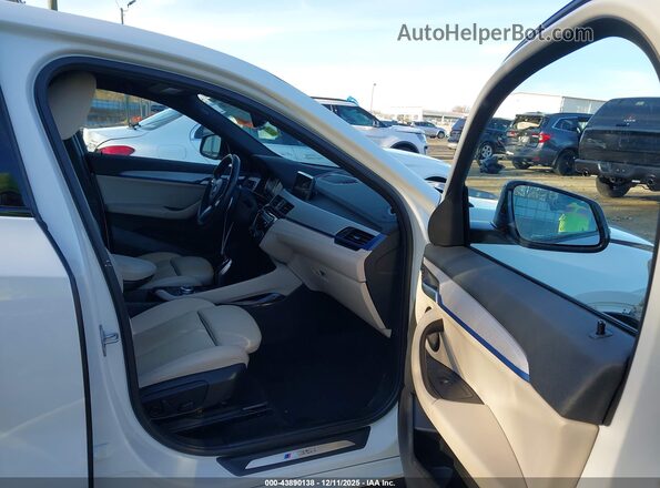WBXYN1C04L5R56954 2020 BMW X2 White Vista interior delantera