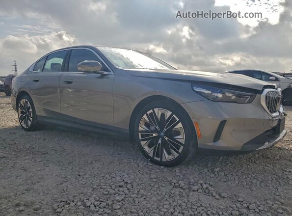 WBY13HG09SCT34897 2025 BMW OTHER Серебряный Передняя правая четверть