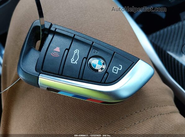 WBY33AW09RFS92970 2024 BMW I4 Gold Вид панелі приладів