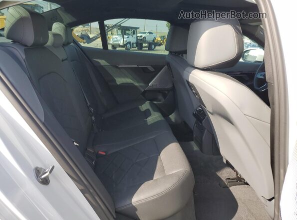 WBY33FK03RCS89597 2024 BMW OTHER White Vista de los asientos traseros