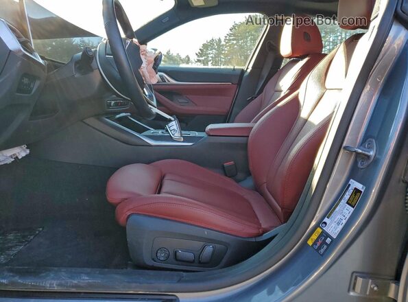 WBY43AW08RFS88445 2024 BMW I4 Gray Առջևի վահանակի տեսք