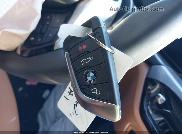 WBY43HD02SFU50314 2025 BMW I4 Gray Вид панелі приладів