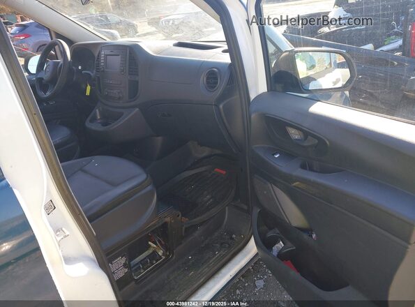 WD4PG2EE9H3295741 2017 MERCEDES-BENZ METRIS Light Blue Vista interior delantera