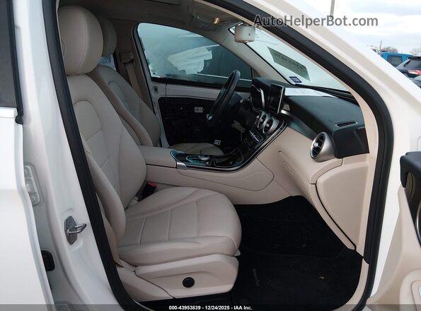 WDC0G4JB2JV077907 2018 MERCEDES-BENZ GLC 300 White Front interior view