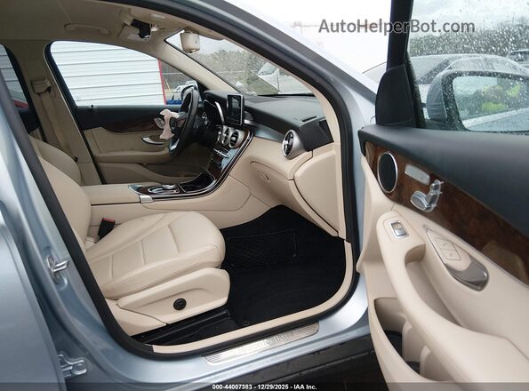 WDC0G4KB9HF206888 2017 MERCEDES-BENZ GLC 300 Light Blue Widok wnętrza z przodu