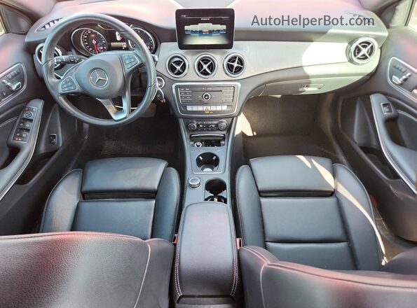 WDCTG4EB2LU028576 2020 MERCEDES-BENZ GLA Red Dashboard view