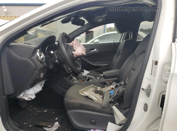 WDCTG4EB4JJ482195 2018 MERCEDES-BENZ GLA Белый Вид салона спереди