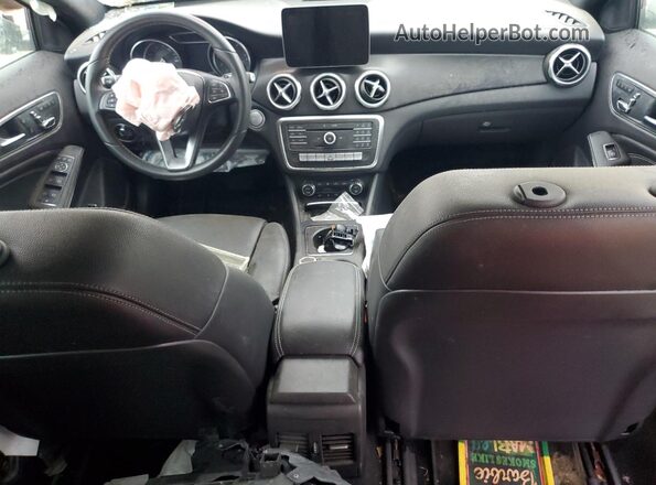 WDCTG4EB4JJ482195 2018 MERCEDES-BENZ GLA Белый Вид панели приборов