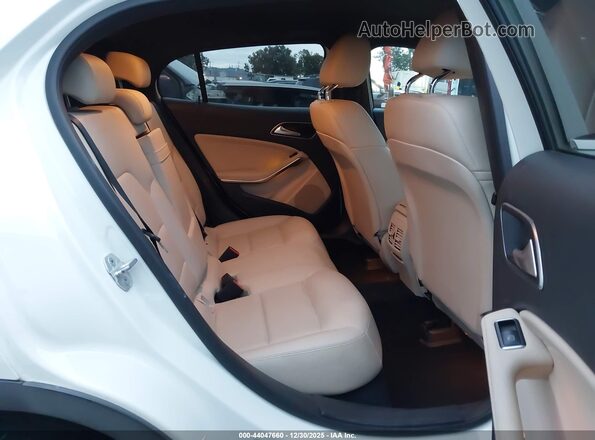 WDCTG4EB6HJ350114 2017 MERCEDES-BENZ GLA 250 White Widok naklejki z numerem VIN
