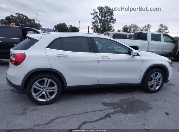 WDCTG4EB6HJ350114 2017 MERCEDES-BENZ GLA 250 White Widok wnętrza z tyłu