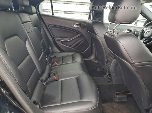 WDCTG4EB6JJ458724 2018 MERCEDES-BENZ GLA Black Вид задньої частини салону