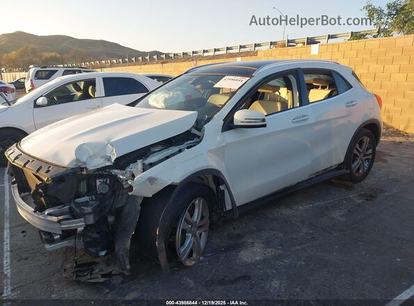 WDCTG4GBXHJ359489 2017 MERCEDES-BENZ GLA 250 White Widok wnętrza z tyłu