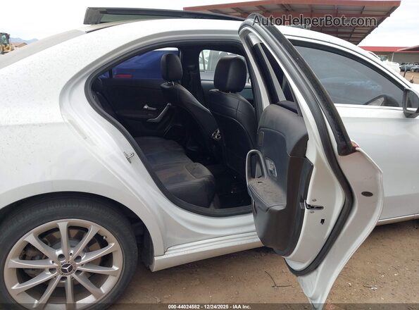 WDD3G4EB4LW039238 2020 MERCEDES-BENZ A 220 White VIN კოდის სტიკერის ხედი