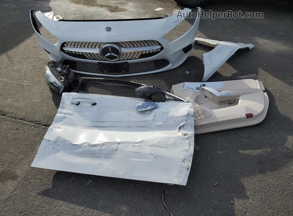 WDD3G4EB7LW039685 2020 MERCEDES-BENZ A White Вид підкапотного простору