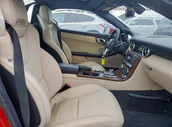 WDDPK3JA5GF117667 2016 MERCEDES-BENZ SLK Red Հետևի նստատեղերի տեսք