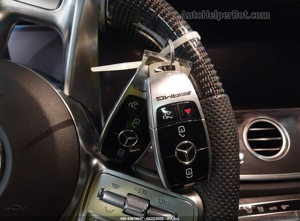 WDDZF8KB4KA575918 2019 MERCEDES-BENZ AMG E 63 Черный Вид панели приборов