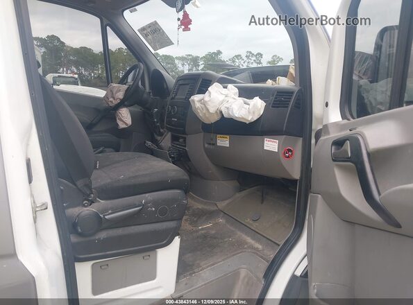 WDYPE8CD2JP627180 2018 FREIGHTLINER SPRINTER 2500 Gray Vista interior delantera