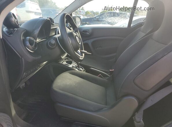 WMEFJ5DA3GK076996 2016 SMART FORTWO Серебряный Вид салона спереди