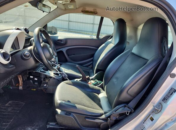WMEFJ5DA7GK137783 2016 SMART FORTWO White Widok wnętrza z przodu