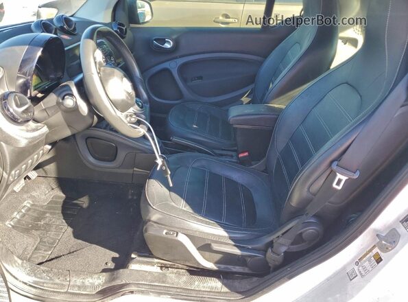 WMEFJ5DAXGK055451 2016 SMART FORTWO Two Tone Widok wnętrza z przodu