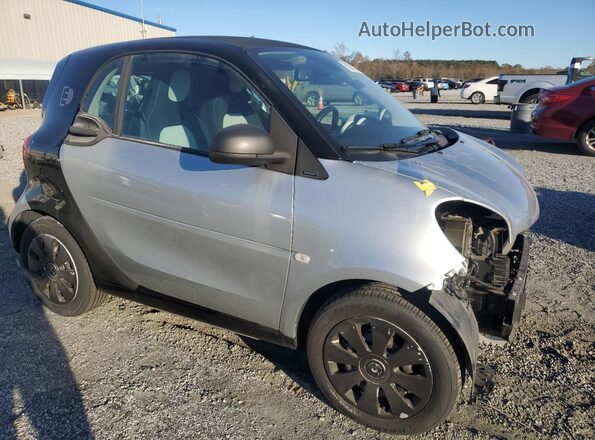 WMEFJ9BA5JK280359 2018 SMART FORTWO Gray Front right